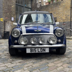 Classic-Mini-Cooper-Hire-London-Front-Grill-Sports-pack-Spot-lights-Bonnet