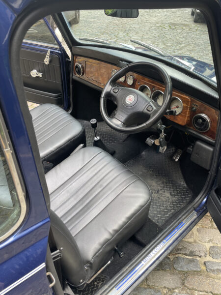 Classic-Mini-Cooper-Hire-London-Interior-Driver-Seat-Steering-Wheel