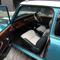 Classic Mini Cooper Hire London Turquoise Interior