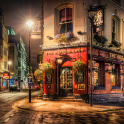 London by Night by smallcarBIGCITY Pub