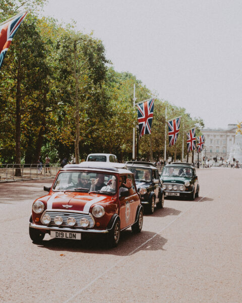 smallcarBIGCITY Panoramic London tour - Classic Minis Coopers On the Mall
