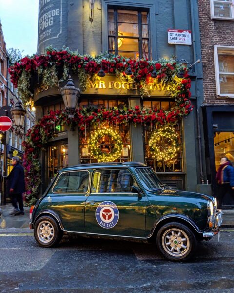 smallcarBIGCITY Christmas London Tour - Classic Mini Cooper - Foggs Tavern