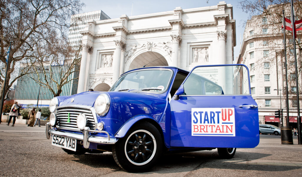 smallcarBIGCITY-Classic-Mini-Cooper-hire-Car-tours-of-London-Outdoor-Advertising-betty-marblearch--start-up-britian
