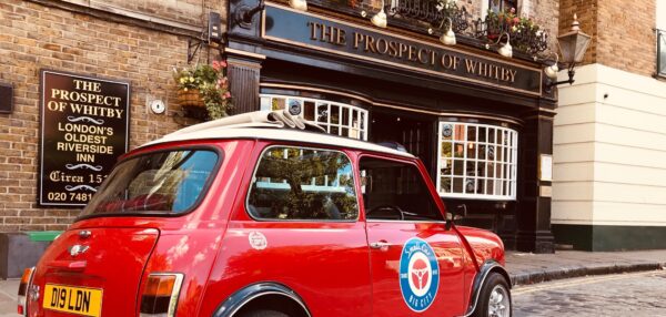 smallcarBIGCITY - Classic Mini Cooper hire - Car tours of London - Traditional Ale Trail London - Robin at the pub