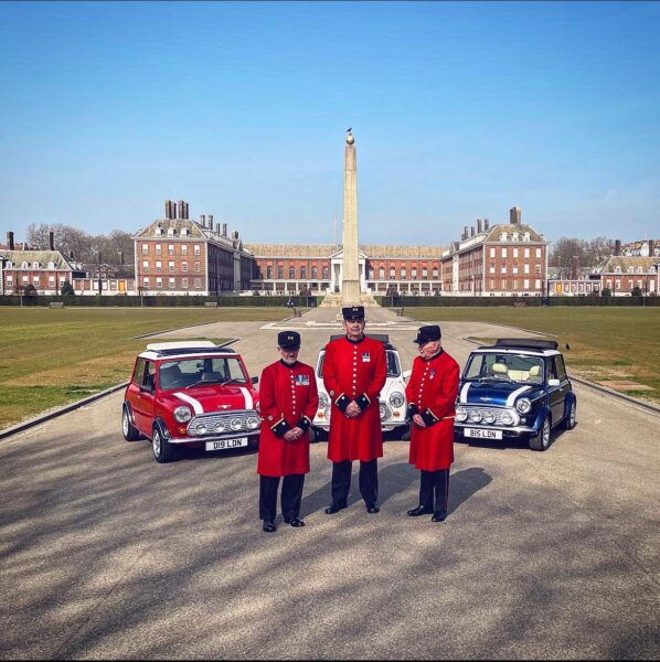 small-car-big-city-private tours of london in classic car -chelsea pensioners