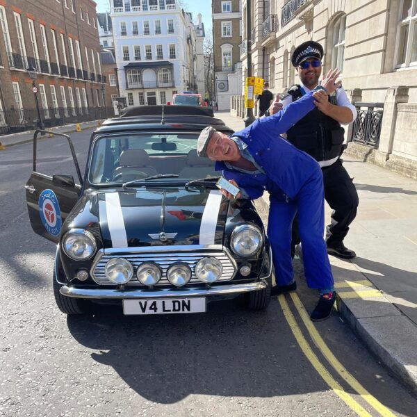 italian job london job treasure hunt london police arrest mini cooper