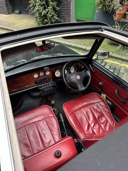 smallcarBIGCITY Classic Mini Cooper Hire London Car Stella Interior 1